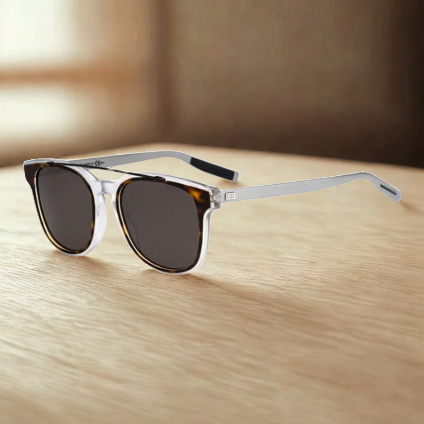 Vista lateral de las gafas Dior Blacktie 211S con fondo con varillas gris mate, diseño elegante y versátil en acetato, ideales para estilo casual o formal, óptica en Calvià