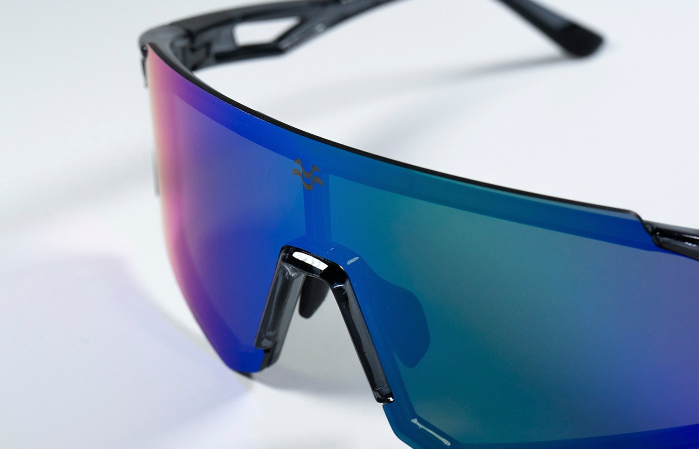 MOS Menorca - Gafas de sol deportivas gris (lente espejo azul)